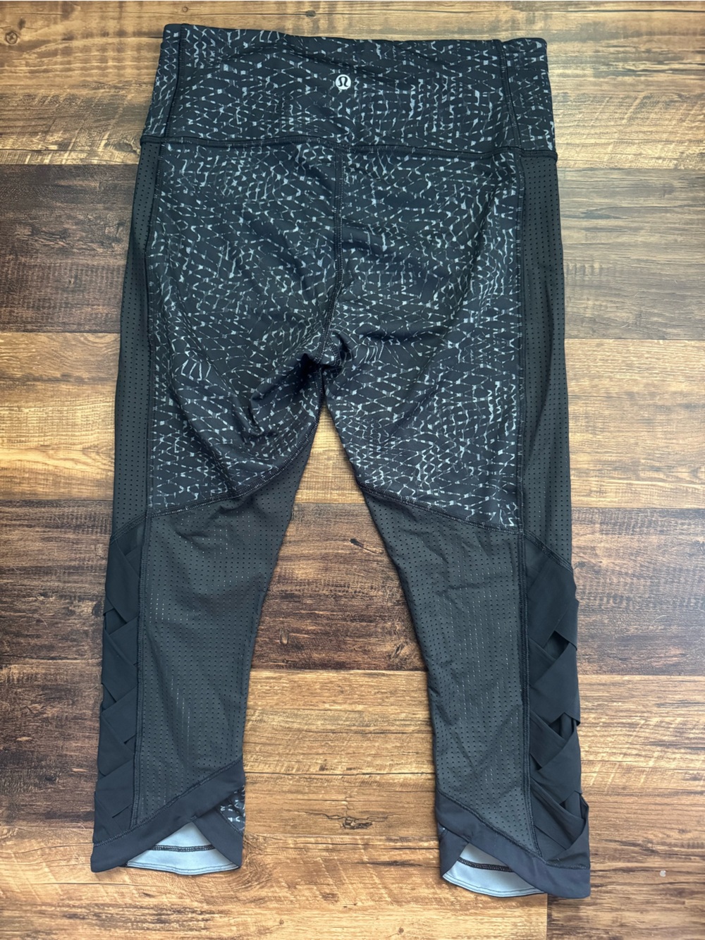 Lululemon Black Patterned Cropped Leggings with lattice detail
